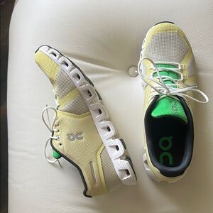 On Running Cloud 5 Push Hay|Acacia  Athletic Shoes Size 9.5